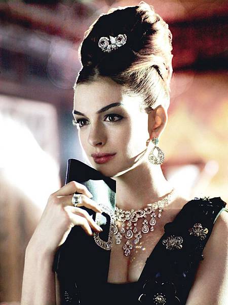 Anne Hathaway for Vogue US November 2010 by Mario Testino 6.jpg