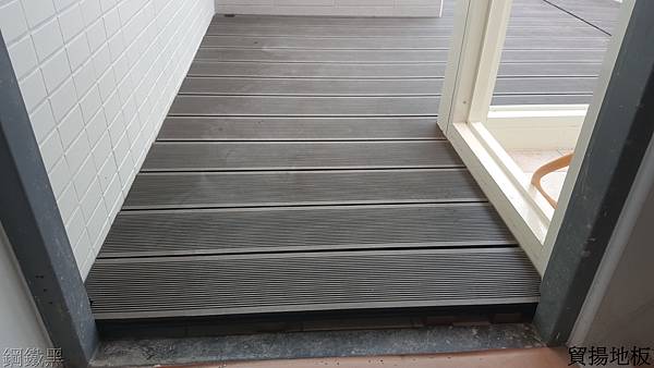 貿揚地板-塑木-鋼鐵黑-1.jpg