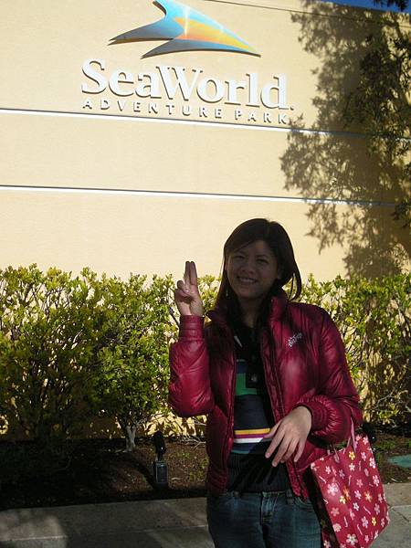 Day 9- Sea world: 以為來不了海洋世界了, 沒想到在緊要關頭有人願意賣便宜的票給我們, 原價65, 我們買到40元一張, 真是太好囉