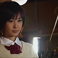 活躍於電影的奈央（「SCARE（スケアー）～地獄の課外授業～」，與佐藤寬子合演，2002年5月）