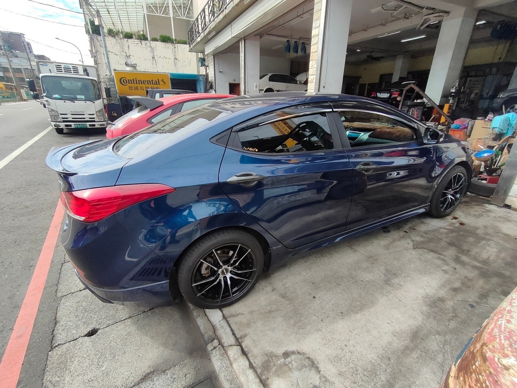 現代 ELANTRA 1.8 (2014年）電動後視鏡無法收折維修。