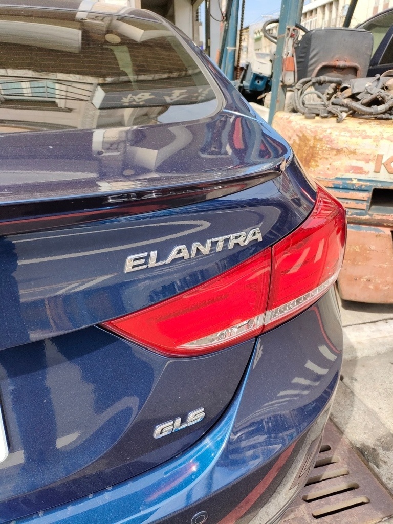 現代 ELANTRA 1.8 (2014年）電動後視鏡無法收折維修。