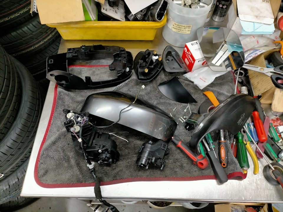 馬自達 CX9 (2017年）電動照後鏡無法收折修理。