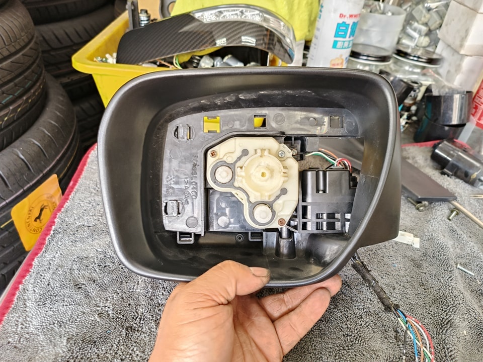 馬自達 馬5 電動後照鏡無法收折修復。
