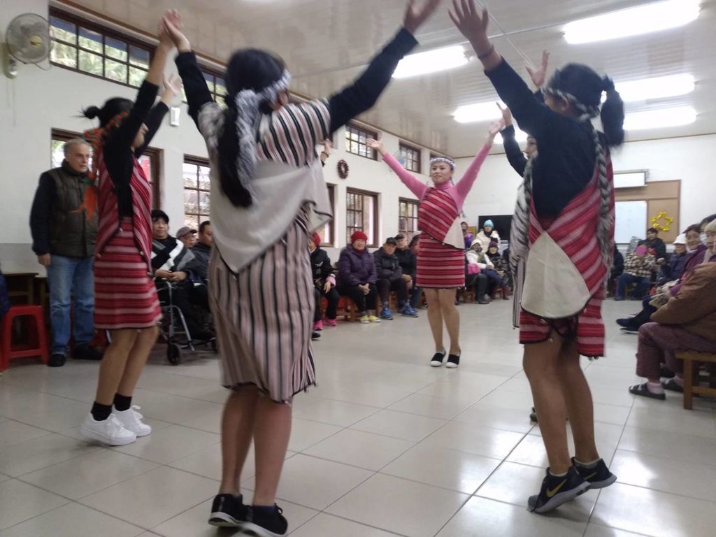 1 dance.jpg 1 dance.jpg