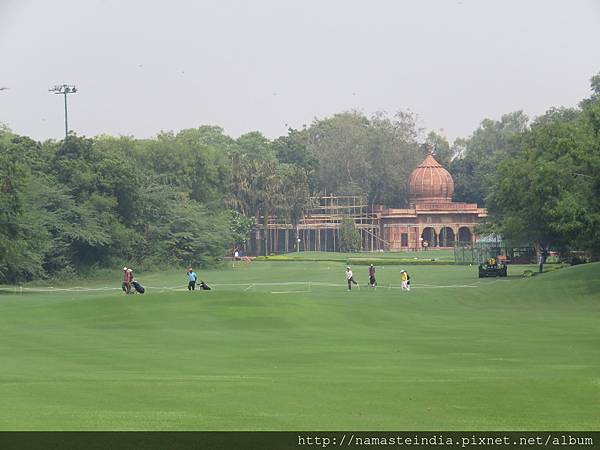 印度 德里 the delhi golf club(4)。20116 李瓊珠。世群旅行社.JPG