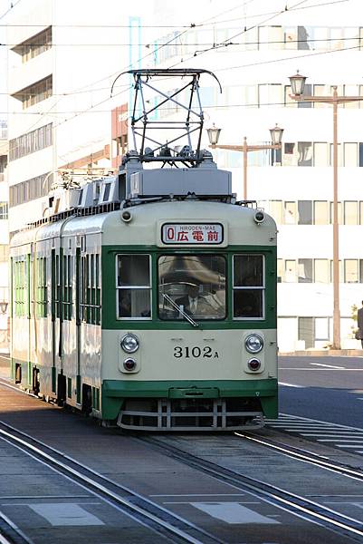 広島電鉄3100形3102号電車@本川町-原爆ドーム前駅