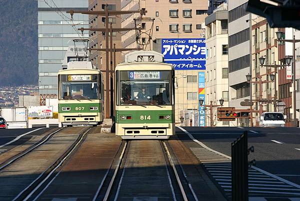 広島電鉄800形807.814号電車@紙屋町西