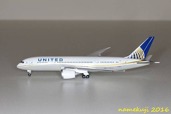 787-8 UA N45905