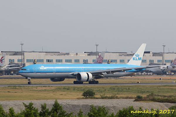 PH-BVK KL807 AMS-TPE