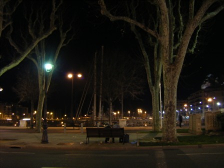 夜深le port公園旁的老夫婦