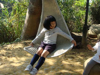 講講愛上了搖搖籐椅了....