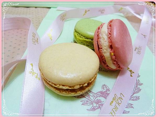 0913 Ladurée Macarons