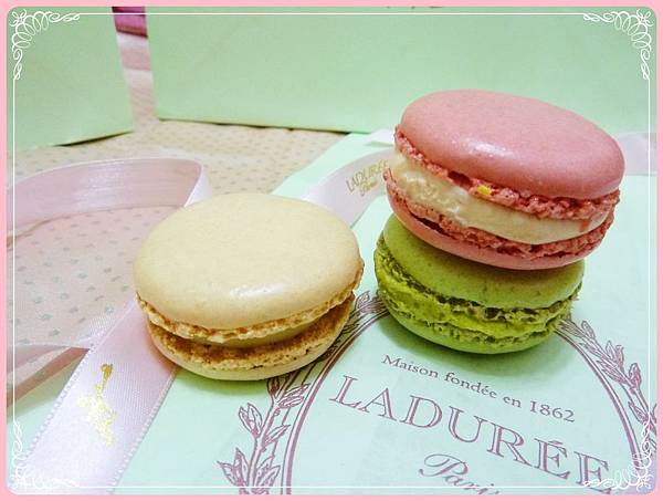 0913 Ladurée Macarons