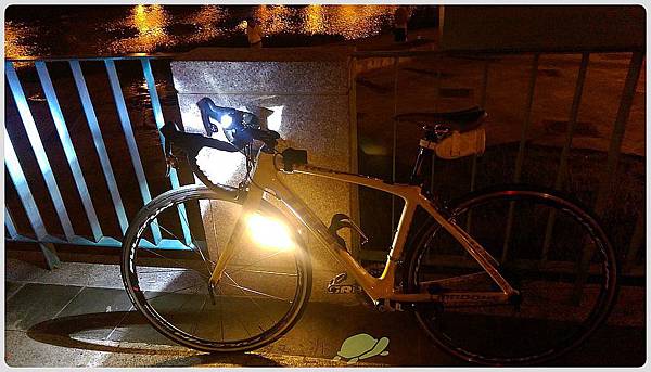 Roxim X4 單車燈2.jpg