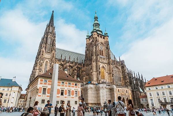 2023 奧捷跟團蜜月旅行分享｜搭乘地鐵導覽歐洲最大城堡區&