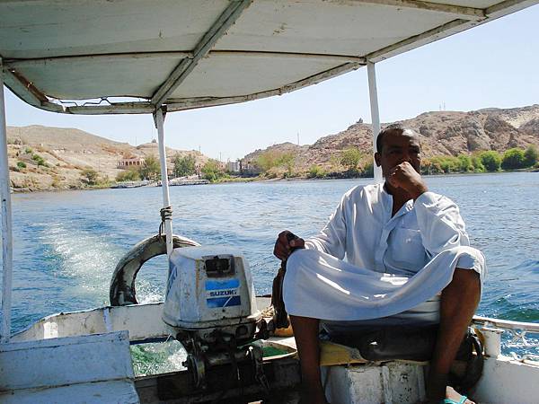 20110520.12 船夫一路上都是一樣凝重的表情,突然覺得自己很幸福(Egypt)