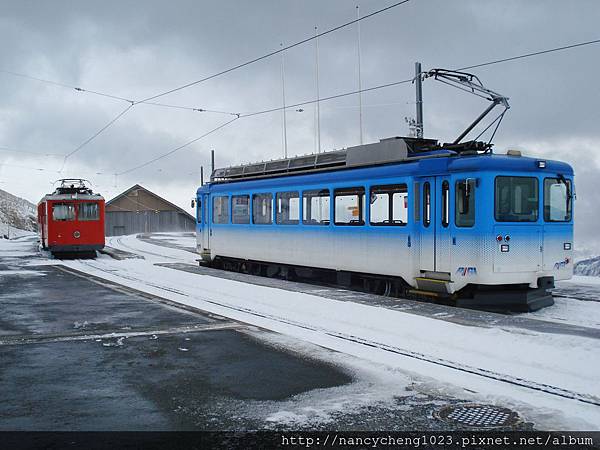 20111215-6 登山火車有紅藍兩種路線