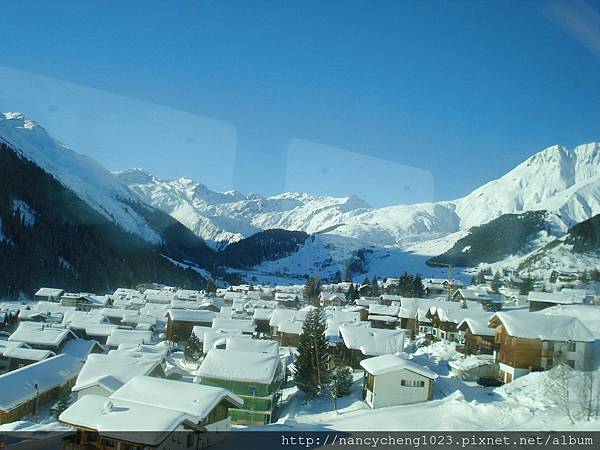 20111227-9 Oberalppass往Disentis之窗外美景.JPG