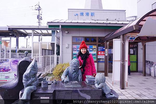 20171217.20 車站外的雕像,水木茂先生在作畫，鬼太郎、眼珠老爹、鼠男在一旁觀看.JPG