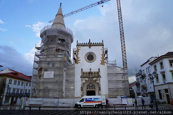 20221025.001整修中無緣入內的São João Baptista教堂(Igreja de São João Baptista).jpg