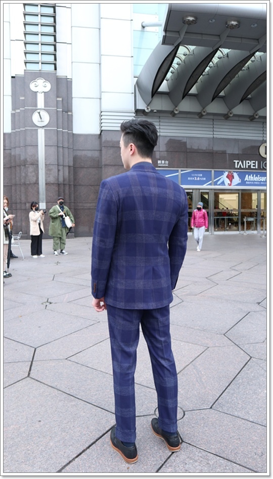 suitwalk肩線.JPG suitwalk肩線.JPG