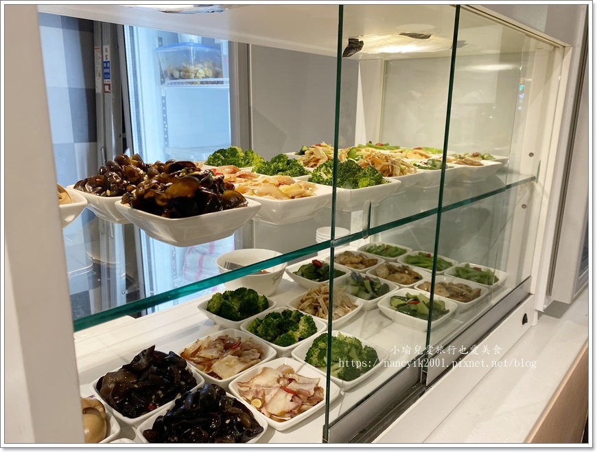 【台北】文湖21雞湯麵 / 內湖最文青的麵店 / 台灣之光拳 【台北】文湖21雞湯麵 / 內湖最文青的麵店 / 台灣之光拳