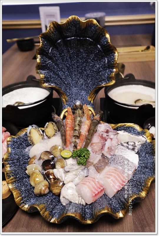 【桃園】金蒔鍋物站前店 / 桃園火車站火鍋 / 桃園鍋物聚餐 【桃園】金蒔鍋物站前店 / 桃園火車站火鍋 / 桃園鍋物聚餐