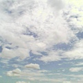 天空好藍 雲很白
