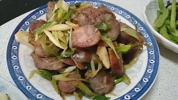 蒜苗炒香腸 蒜苗炒香腸