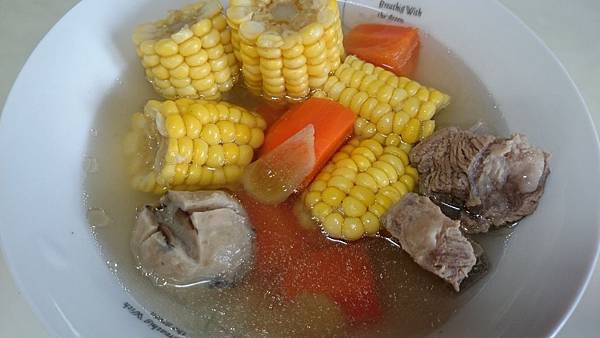 玉米排骨湯 玉米排骨湯