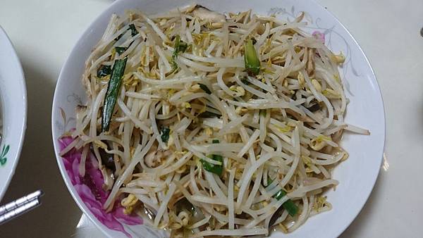 香菇炒韭菜豆芽 香菇炒韭菜豆芽