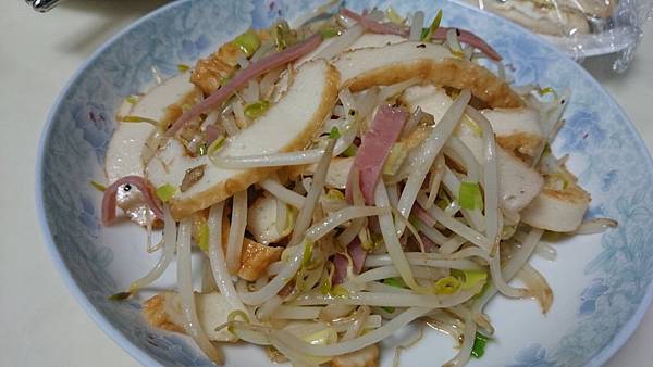 火腿甜不辣炒豆芽菜 火腿甜不辣炒豆芽菜
