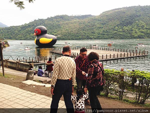 2014年那可拿新生活教育中心-到鯉魚潭發送反毒宣導手冊.