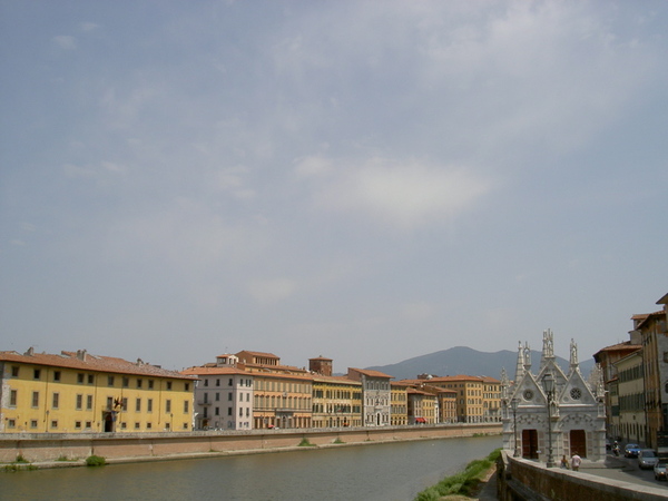 亞諾河畔的Santa Maria della Spina