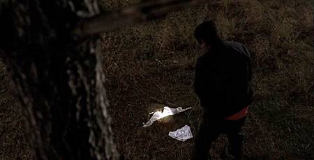 (殺人回憶_BD中字高清.rmvb)[01.02.11.558]