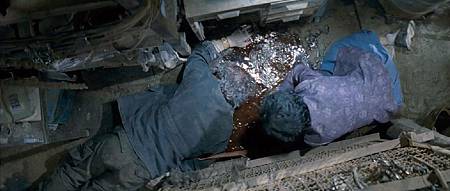 (母親_BD中字1280x720高清版.rmvb)[01.43.21.399]