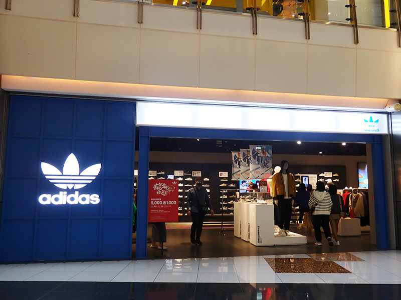 adidas02.jpg adidas02.jpg
