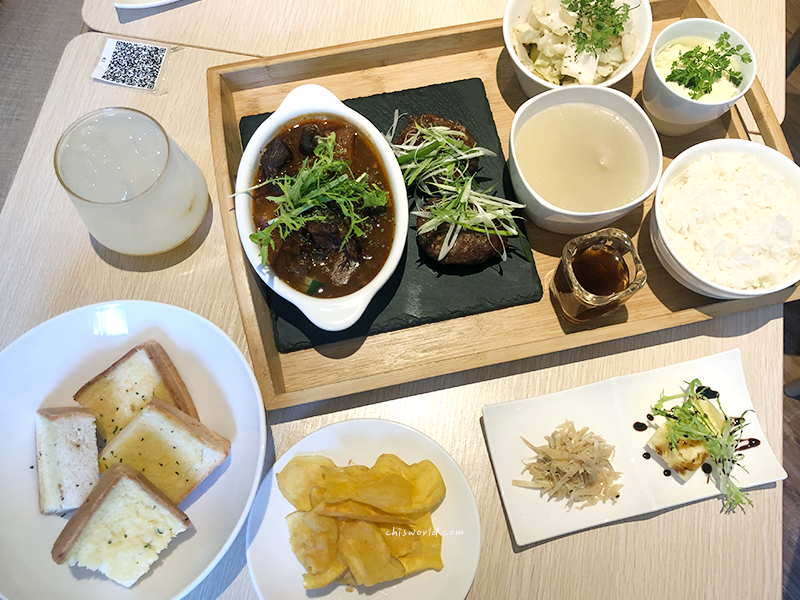 RUO.T. Teppanyaki漢堡排+燉牛頰雙主餐，菜色豐富