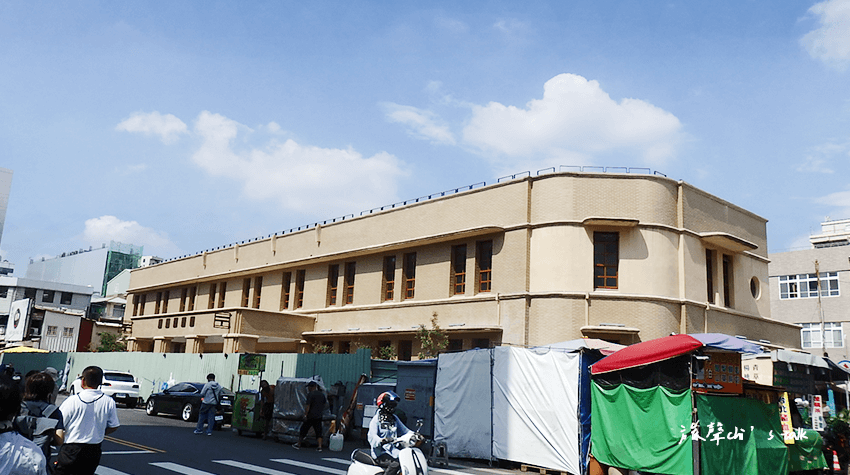 文化路嘉義郵便局更在進行整修，未來為文創基地