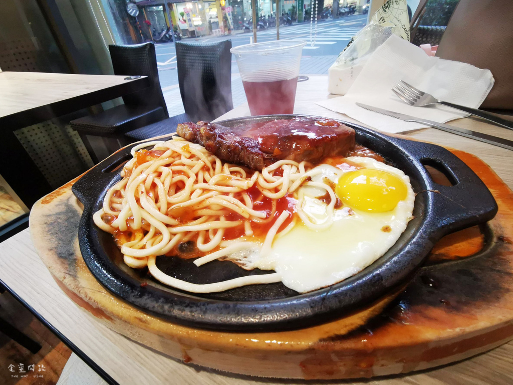 牛脾氣牛排館｜汐止美食推薦｜家庭聚餐好地方、推平價牛排、鐵板麵好好吃！