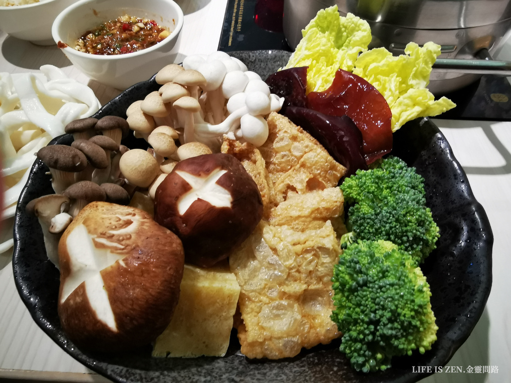 覺醒 幸福。鍋物汐止店｜汐止火鍋溫馨推薦｜超愛的剝皮辣椒湯頭、高品質主餐沒有客氣的，家庭聚餐好去處！ (24).jpg