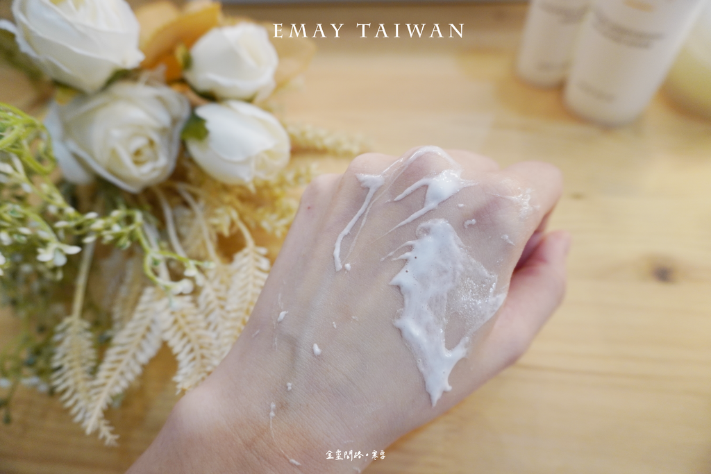 洗臉｜Emay_Taiwan 全方位超值保養套組蝸牛保濕精華液伊美透潤調理凝露伊美透潤洗卸凝露伊美透潤DD霜伊美抗痕緊緻霜8.png