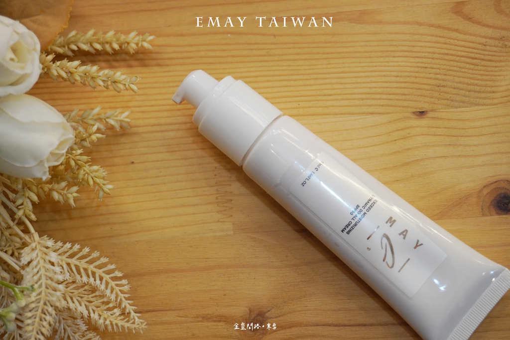 洗臉｜Emay_Taiwan 全方位超值保養套組蝸牛保濕精華液伊美透潤調理凝露伊美透潤洗卸凝露伊美透潤DD霜伊美抗痕緊緻霜15.png