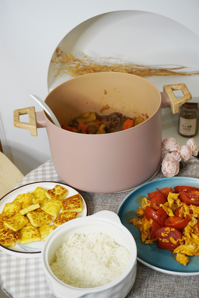 【小廚娘日記】終於擁有小紅書上面超夢幻的粉紅鍋！義大利CUOCO北歐風情粉彩鑽磁3鍋5件組，讓人愛上做菜.png