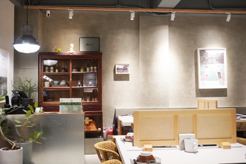 汐止文青·質感火鍋店《小山丘自然系火鍋 汐科店》，走進芬多精的世界、食材新鮮好吃、燈光美氣氛佳4.png
