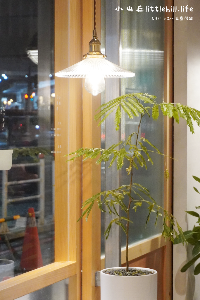 汐止文青·質感火鍋店《小山丘自然系火鍋 汐科店》，走進芬多精的世界、食材新鮮好吃、燈光美氣氛佳10.png
