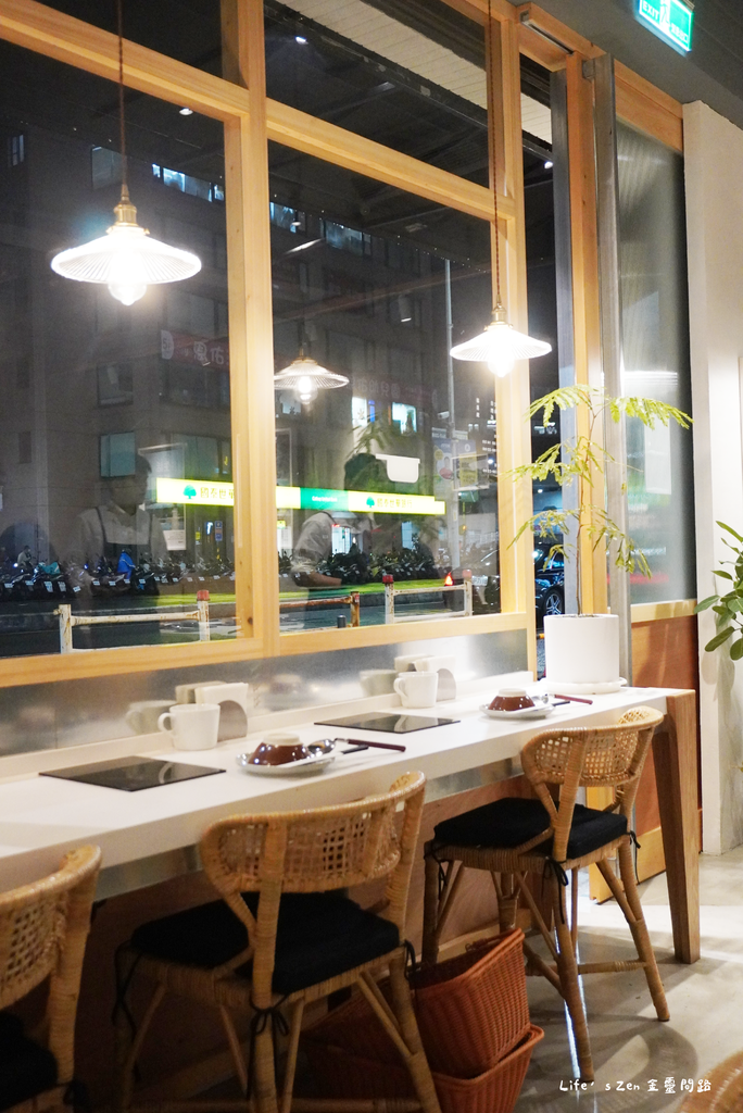 汐止文青·質感火鍋店《小山丘自然系火鍋 汐科店》，走進芬多精的世界、食材新鮮好吃、燈光美氣氛佳8.png