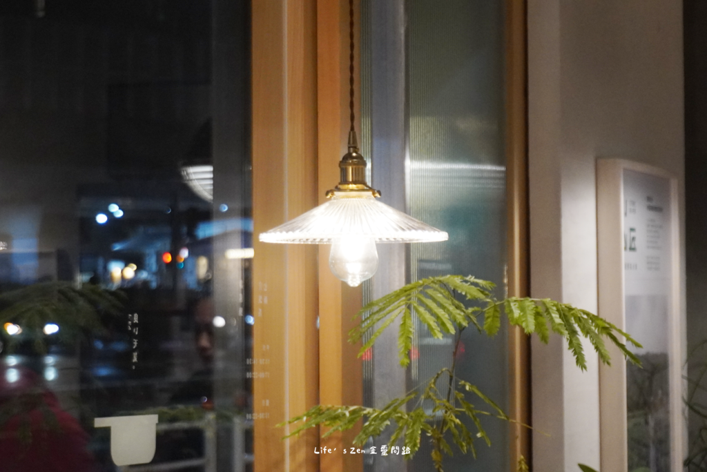汐止文青·質感火鍋店《小山丘自然系火鍋 汐科店》，走進芬多精的世界、食材新鮮好吃、燈光美氣氛佳11.png