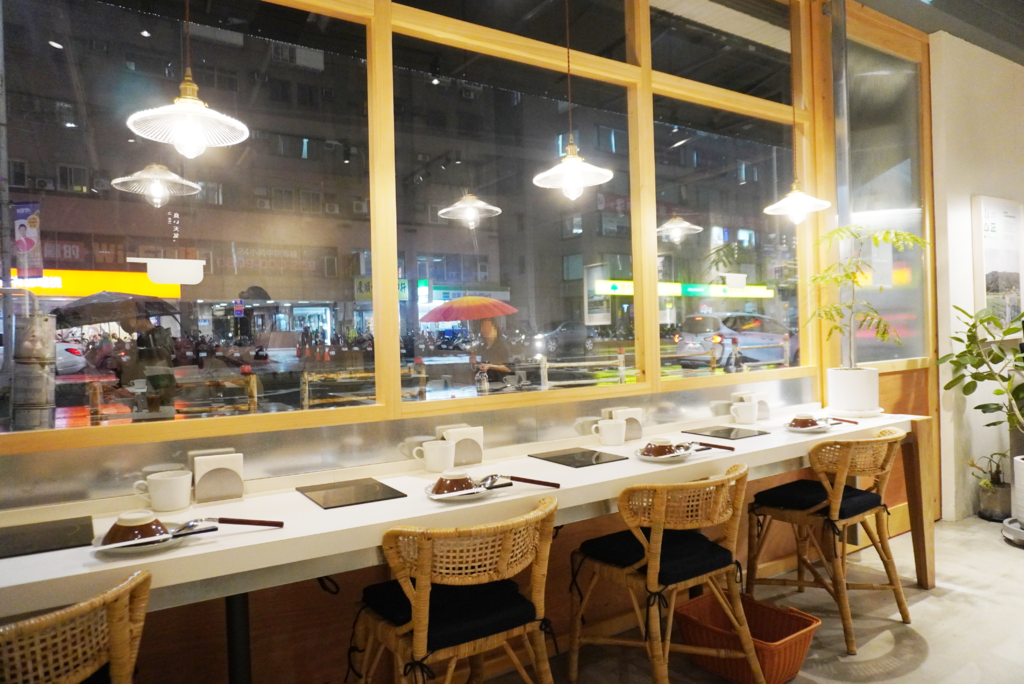 汐止文青·質感火鍋店《小山丘自然系火鍋 汐科店》，走進芬多精的世界、食材新鮮好吃、燈光美氣氛佳5.png